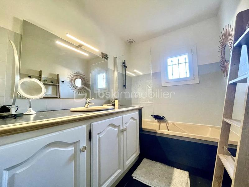 Maison traditionnelle - 212 m² - 8 pièces