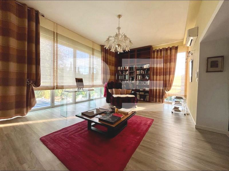 Villa - 323 m² - 8 pièces