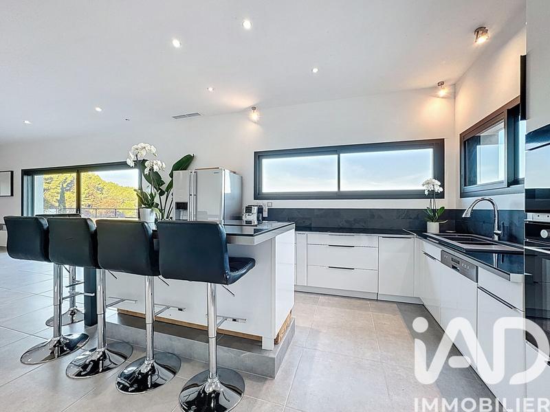 Maison - 207 m² - 8 pièces