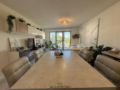 Appartement - 80 m² - 4 pièces