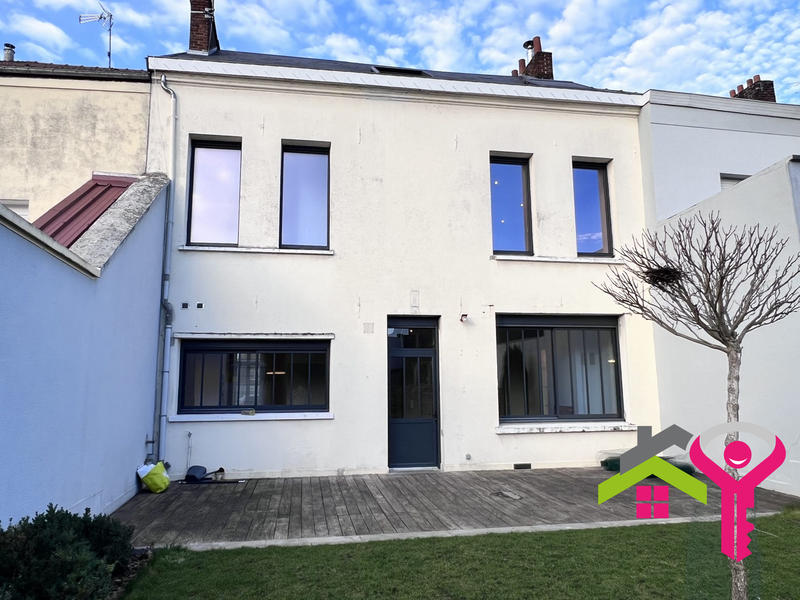 Maison - 230 m² - 6 pièces