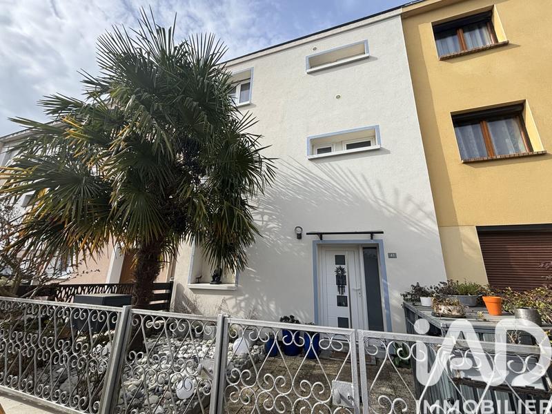 Maison - 95 m² - 5 pièces