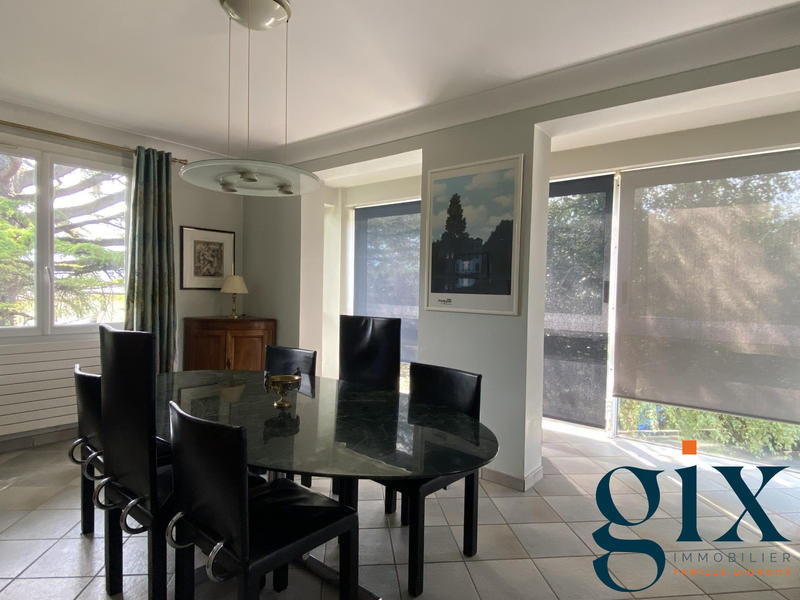 Maison - 317 m² - 11 pièces