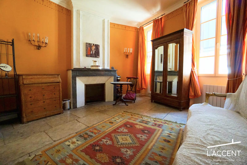 Maison - 437 m² - 14 pièces