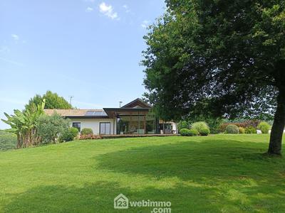 Maison - 180 m² - 7 pièces