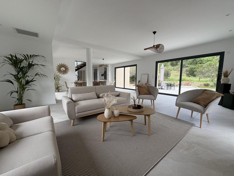 Villa - 250 m² - 6 pièces