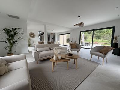 Villa - 250 m² - 6 pièces