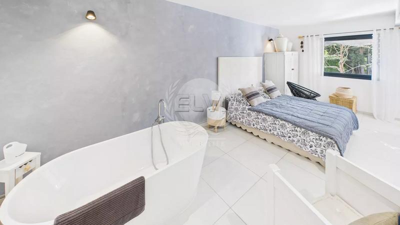 Maison - 283 m² - 5 pièces