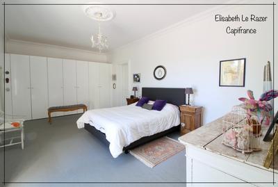 Maison - 255 m² - 8 pièces