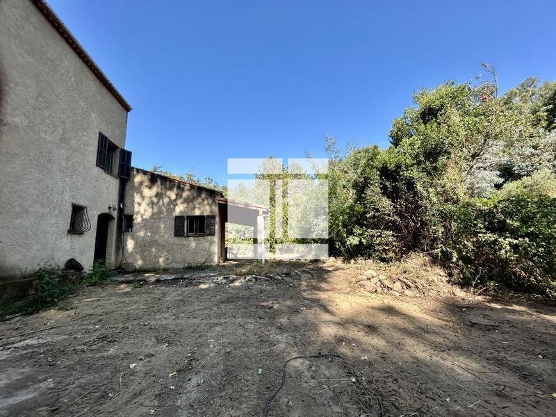 Maison - 260 m² - 9 pièces