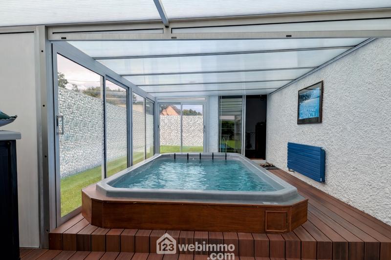 Maison - 234 m² - 8 pièces