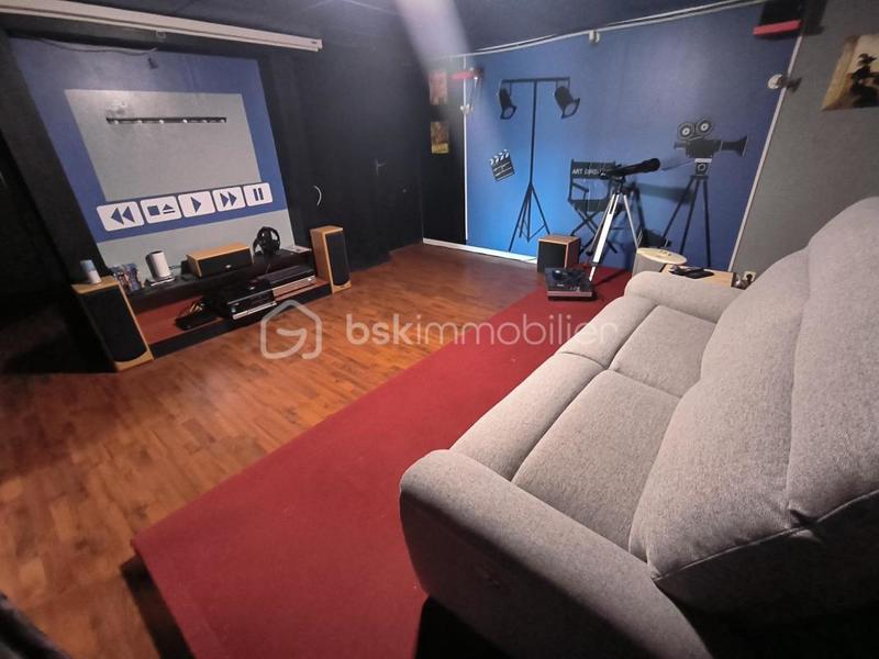 Maison - 240 m² - 10 pièces