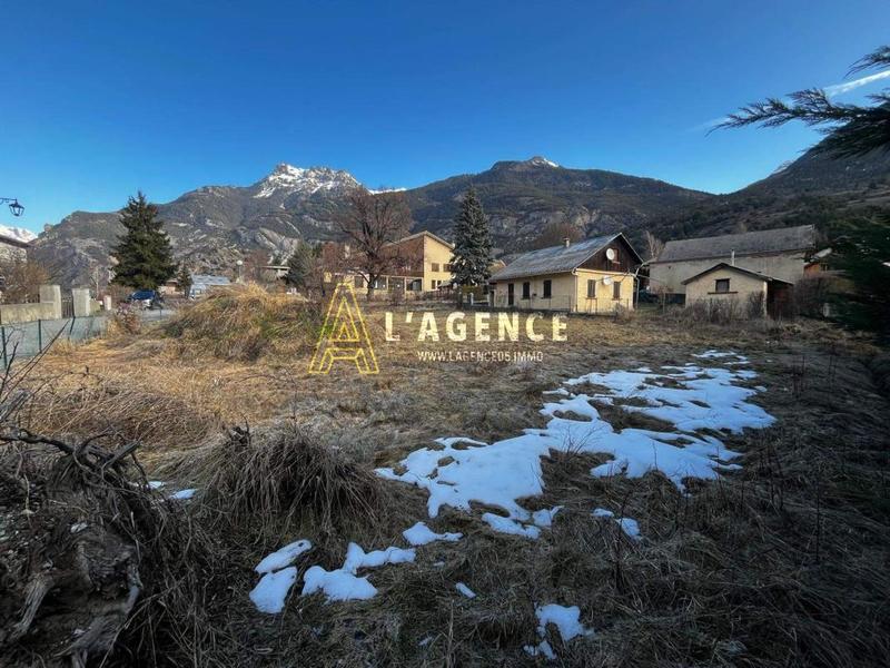 Terrain constructible - 666 m²