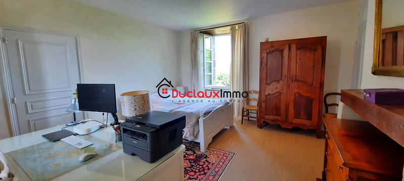 Maison - 230 m² - 7 pièces