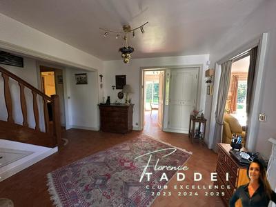 Maison - 210 m² - 7 pièces