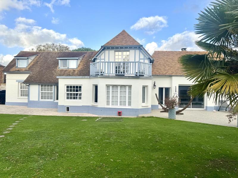 Maison - 480 m² - 10 pièces