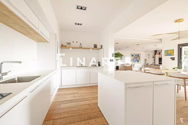 Appartement - 206 m² - 6 pièces