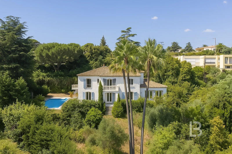 Maison - 263 m² - 7 pièces