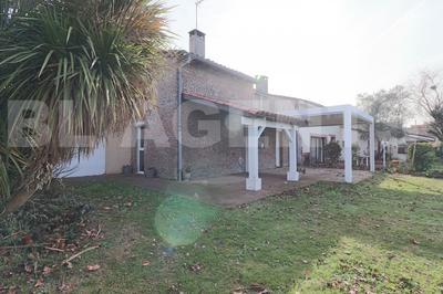 Maison - 340 m² - 10 pièces