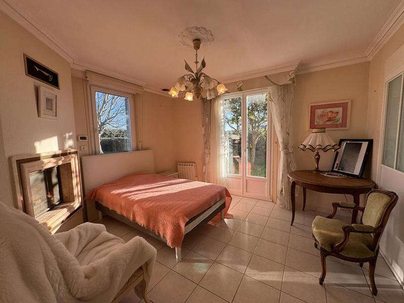 Maison - 209 m² - 9 pièces