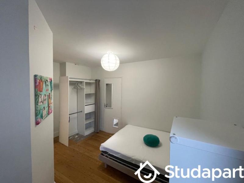 Chambre - 10 m² - 1 pièce