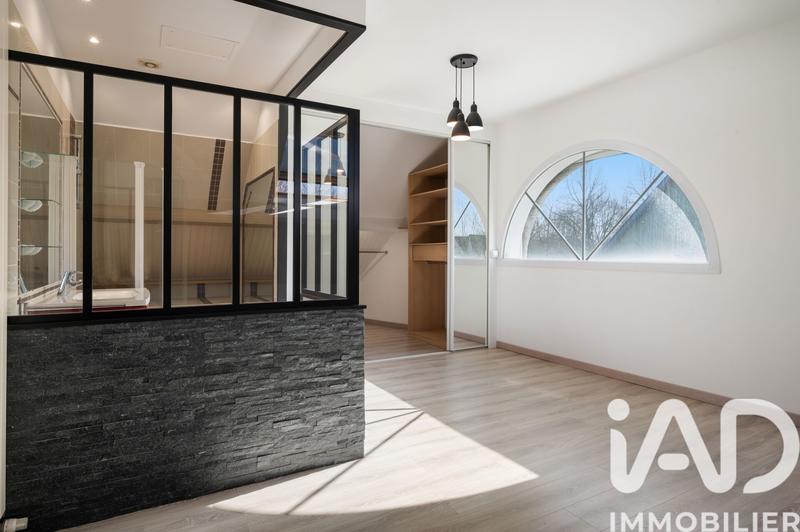 Maison - 218 m² - 6 pièces