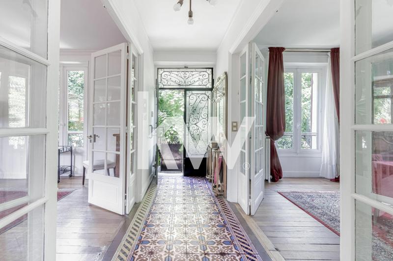 Maison - 256 m² - 9 pièces