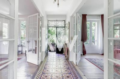 Maison - 256 m² - 9 pièces