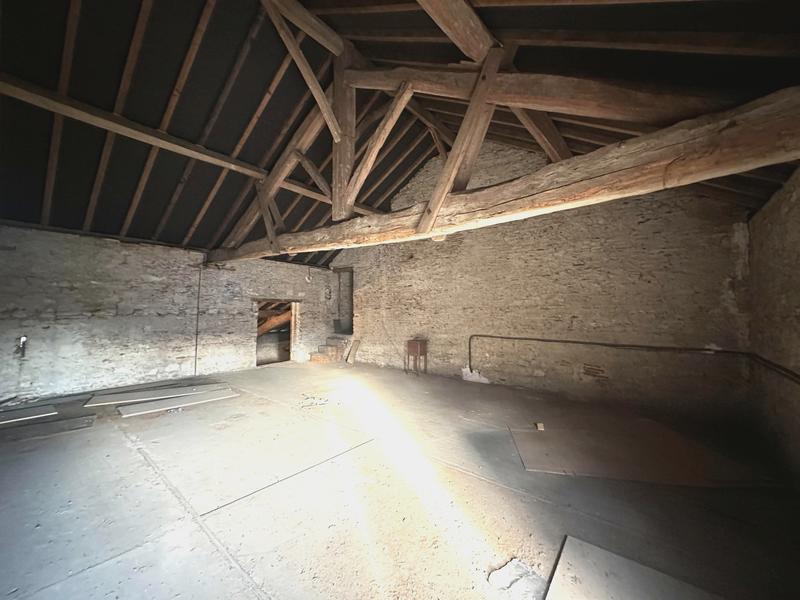 Maison en pierre - 102 m² - 6 pièces