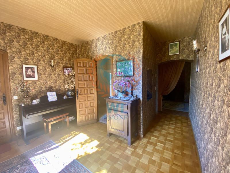 Maison - 420 m² - 17 pièces