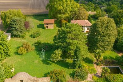 Propriété - 300 m² - 9 pièces