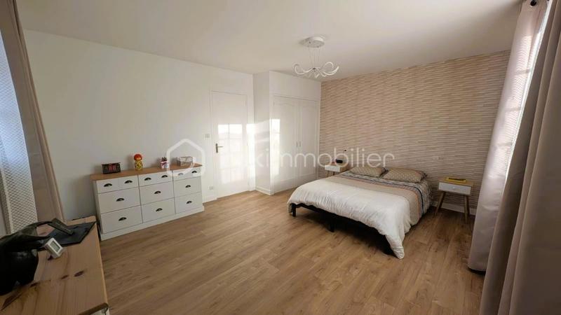 Maison en pierre - 197 m² - 9 pièces