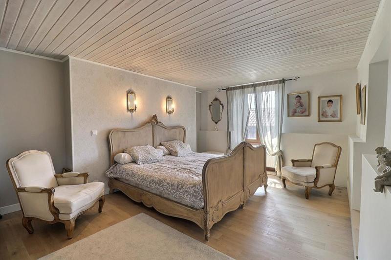 Maison - 210 m² - 7 pièces