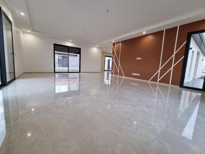 Maison - 145 m² - 6 pièces