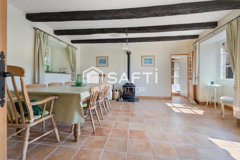 Maison - 222 m² - 8 pièces