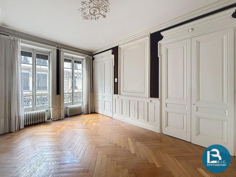 Appartement - 125 m² - 5 pièces