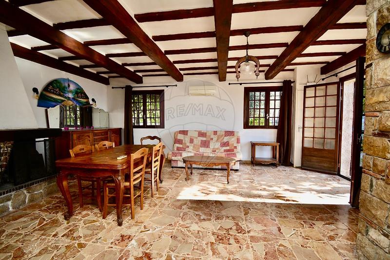 Propriété - 213 m² - 9 pièces