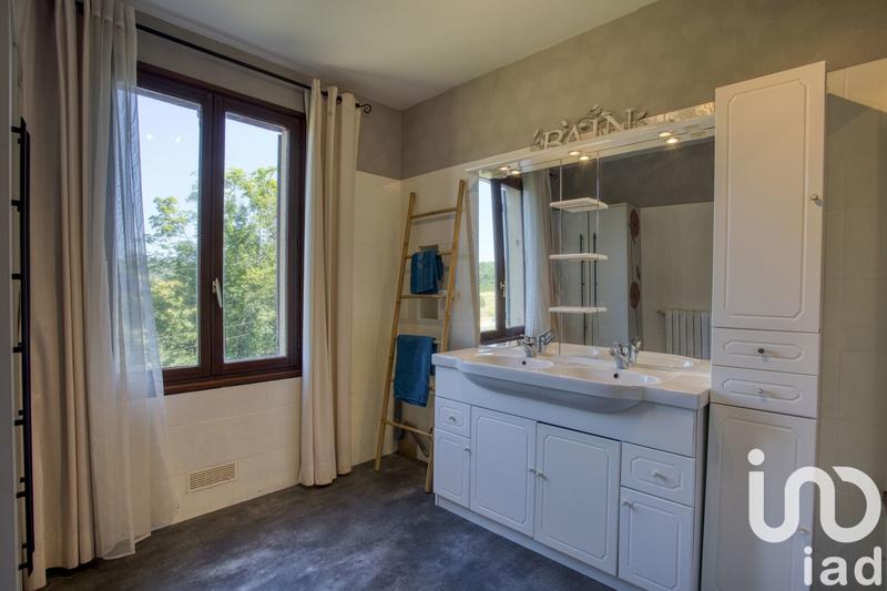 Maison - 200 m² - 5 pièces