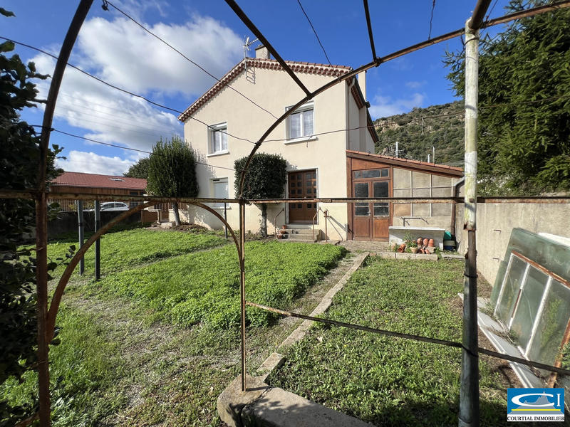 Maison traditionnelle - 104 m² - 7 pièces