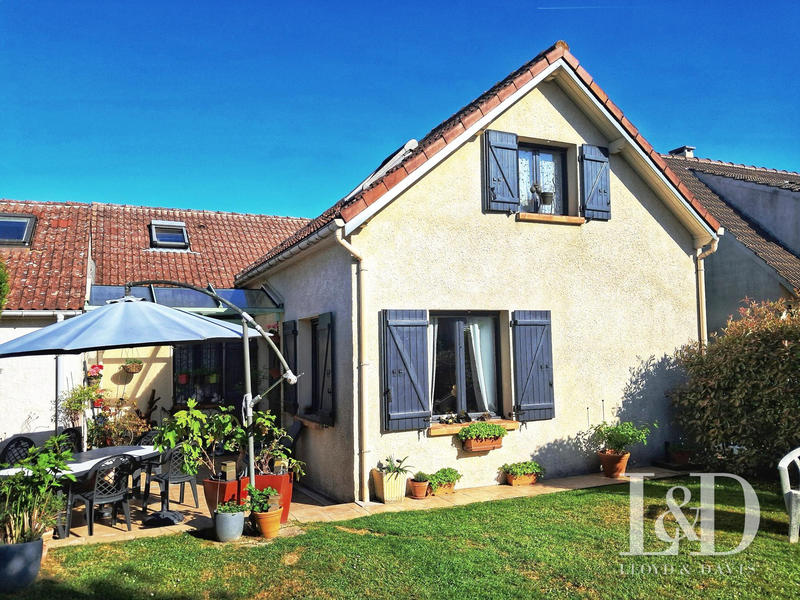 Maison traditionnelle - 157 m² - 7 pièces