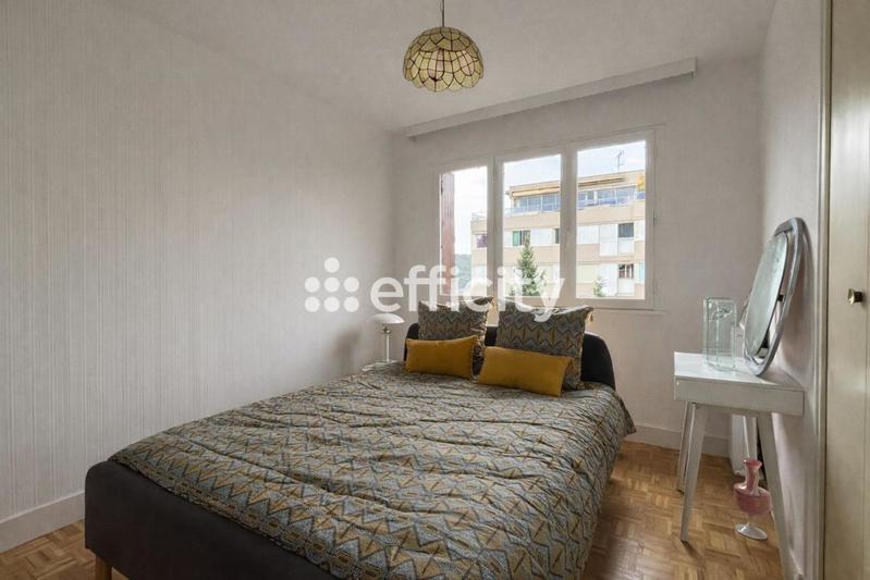 Appartement - 90 m² - 5 pièces