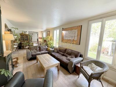 Maison - 209 m² - 8 pièces