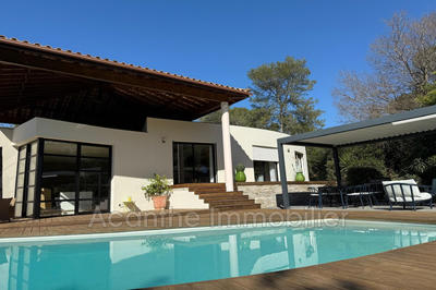 Villa - 220 m² - 6 pièces