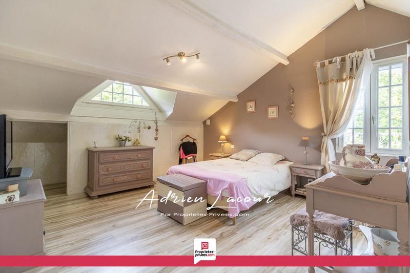 Maison - 180 m² - 8 pièces