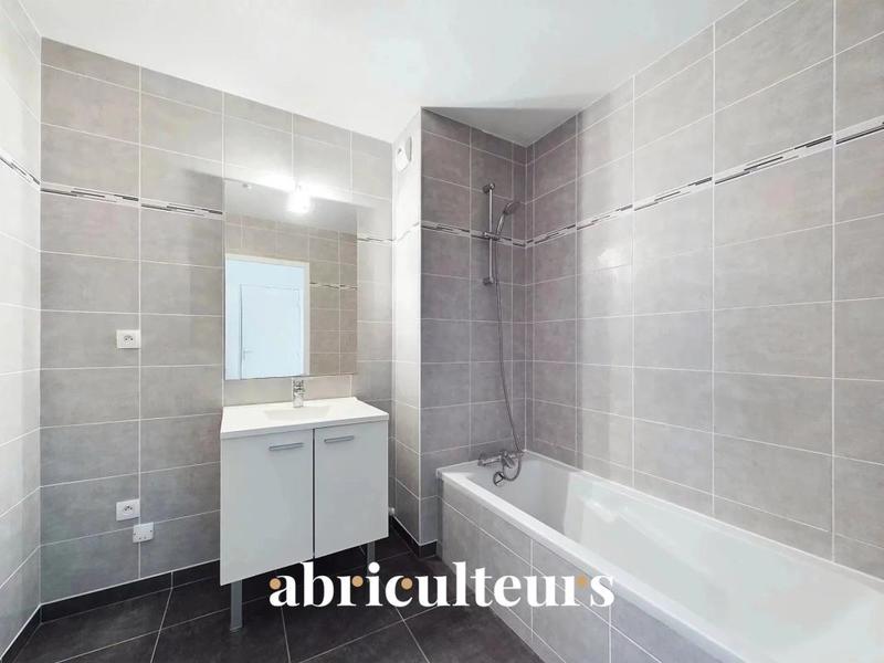 Appartement ancien - 71 m² - 3 pièces