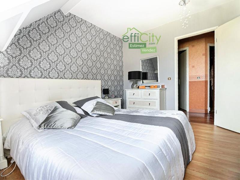 Pavillon - 215 m² - 8 pièces