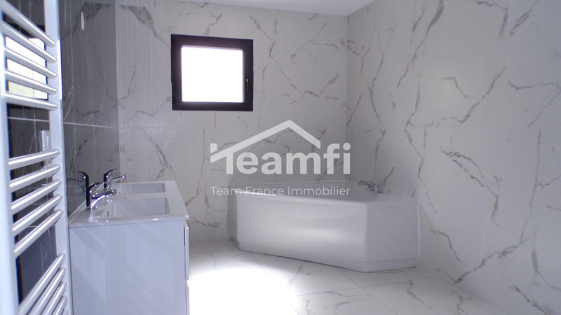 Maison - 110 m² - 8 pièces