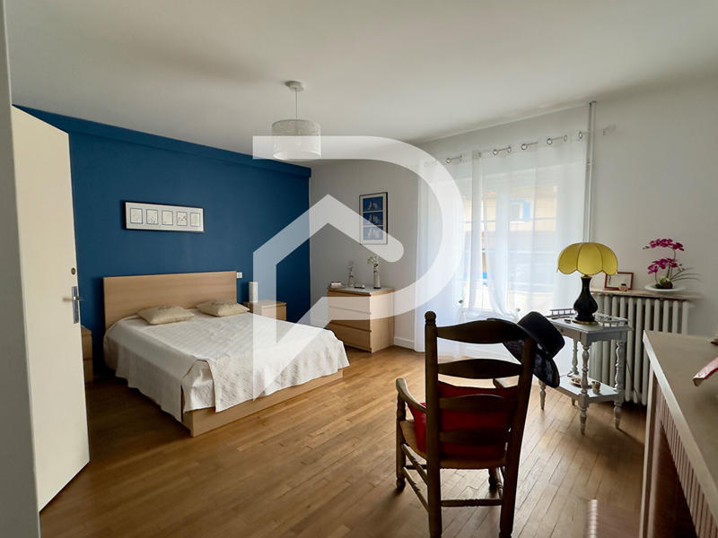 Maison - 210 m² - 7 pièces