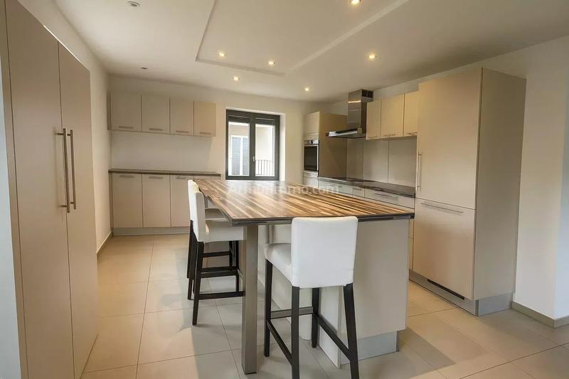 Maison - 140 m² - 5 pièces