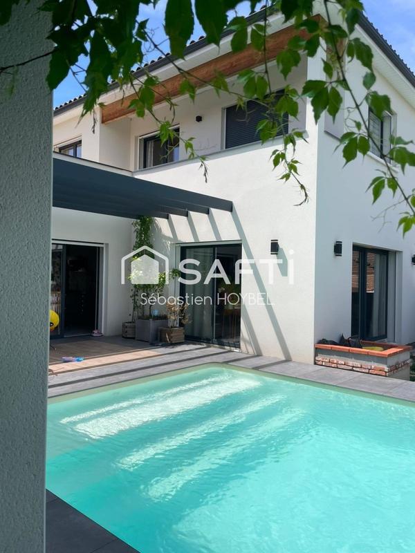 Maison - 204 m² - 5 pièces